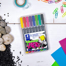 Etui chevalet de 8 feutres permanents Lumocolor - Pointe fine 0,6 mm - assortis - STAEDTLER