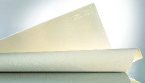 Feuille BFK Rives 56x76 250g/m², 4 bords frangés, grain fin léger blanc