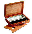 Boîte bois vide intérieur métal